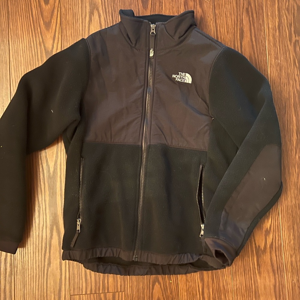 Youth The North Face black fleece jacket